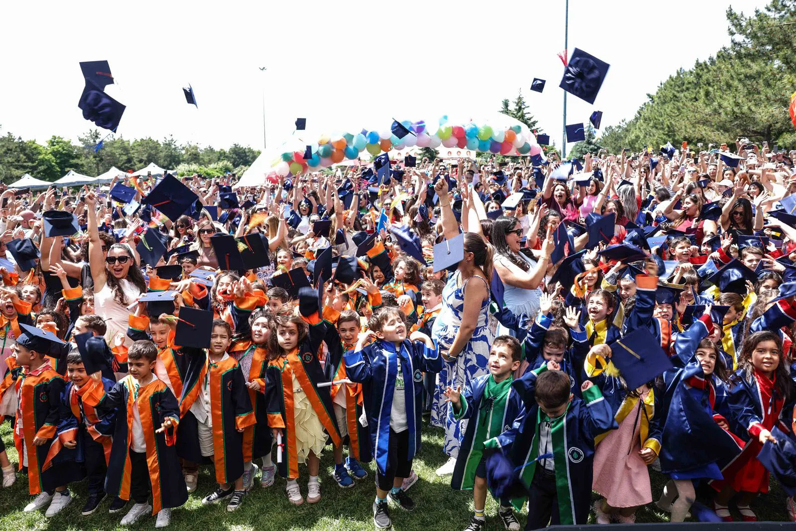 Çankaya’nın minikleri kep atarak ilkokula merhaba dedi