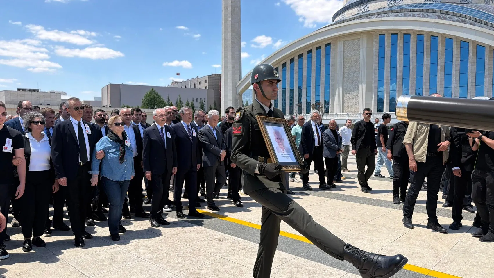 Kılıçdaroğlu acılı vekili yalnız bırakmadı
