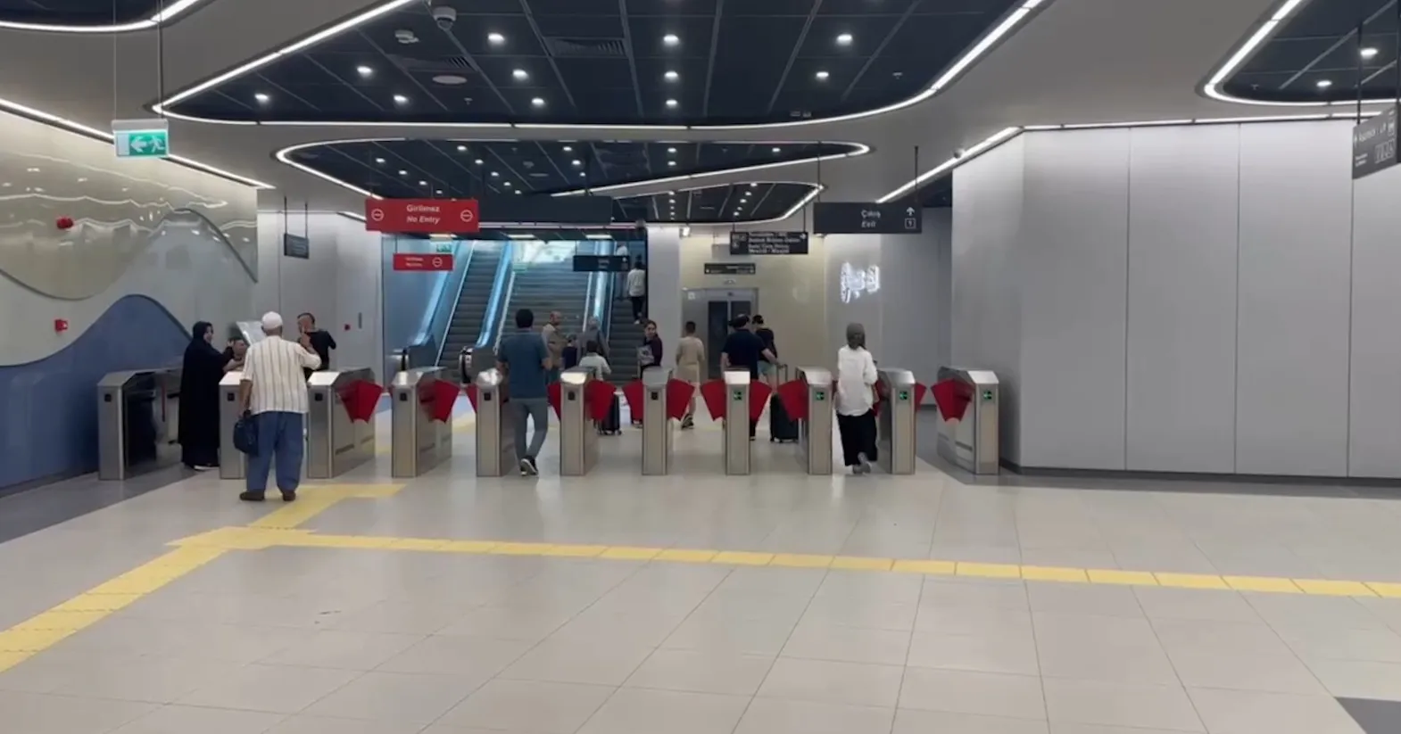 Halkalı-Arnavutköy metrosu ilk gününde 10 bini aşkın yolcuyu ağırladı