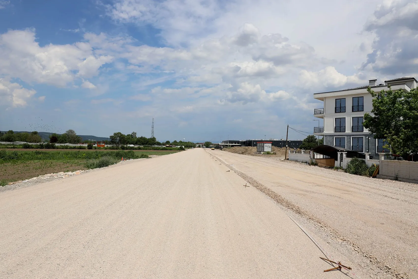 Sakarya trafiğini rahatlatacak yeni güzergahta asfalt hazırlığı başladı