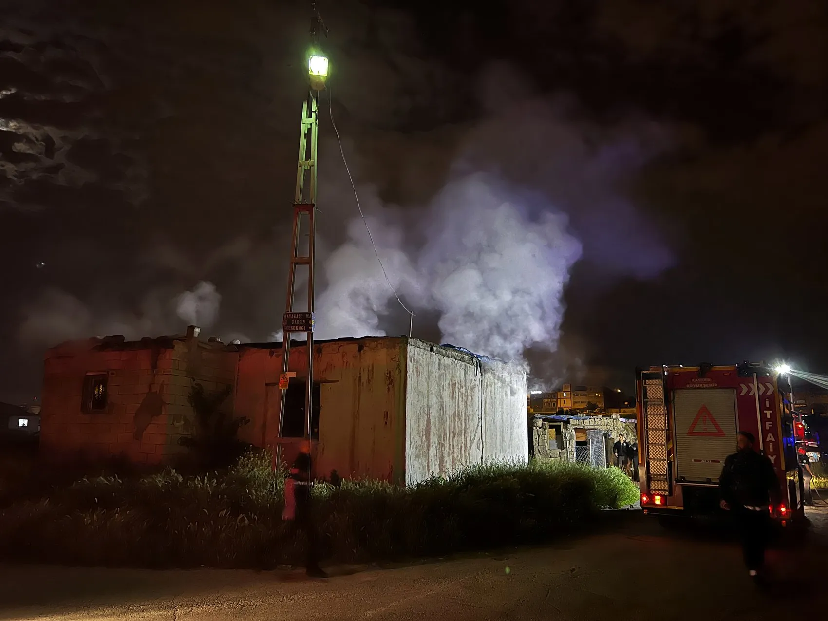 Kayseri'de gece yarısı korkutan yangın