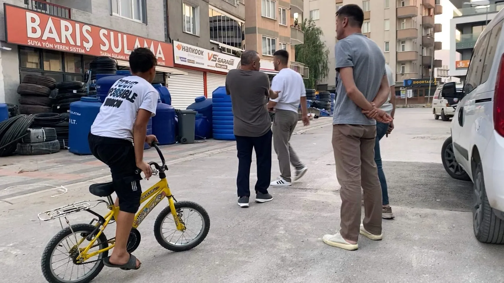 İnegöl sokaklarında silahlı kavga