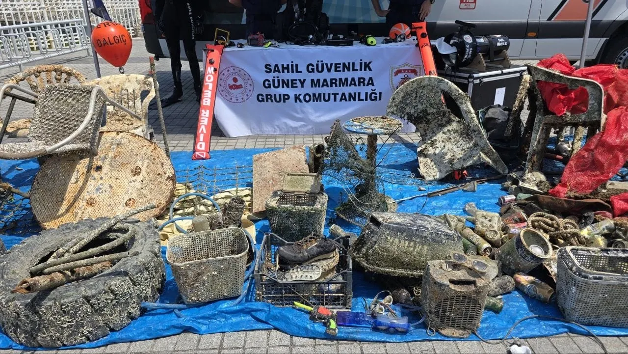 Mudanya denizinde temizlik operasyonu 2,5 ton çöp çıktı