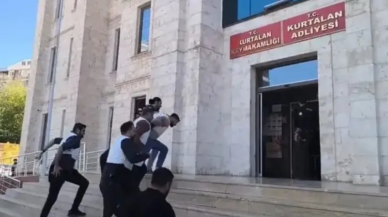 Siirt’teki cinayet davasında katil zanlısının savunması çürüdü