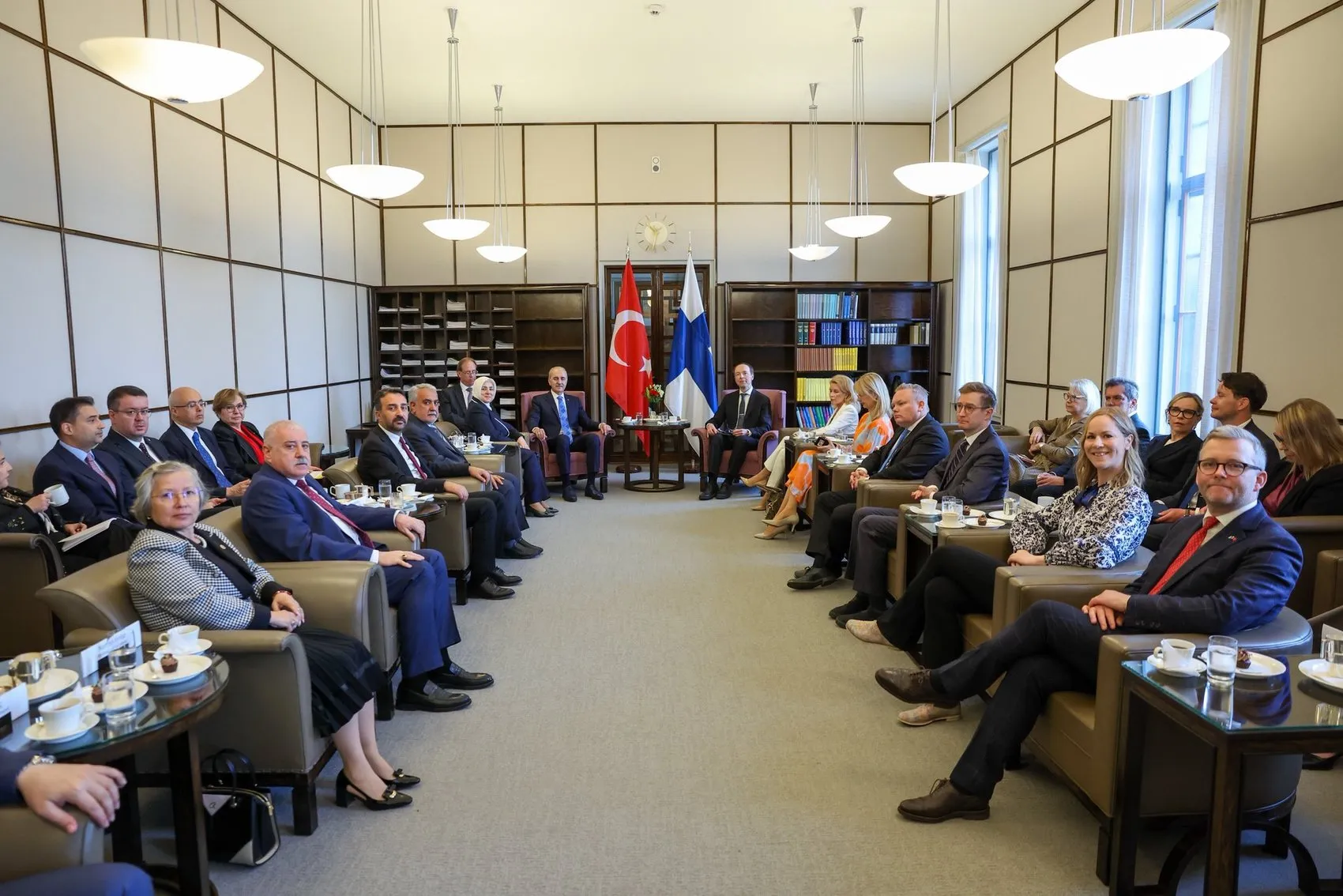 Numan Kurtulmuş Finlandiya'da diplomatik temaslarda bulundu