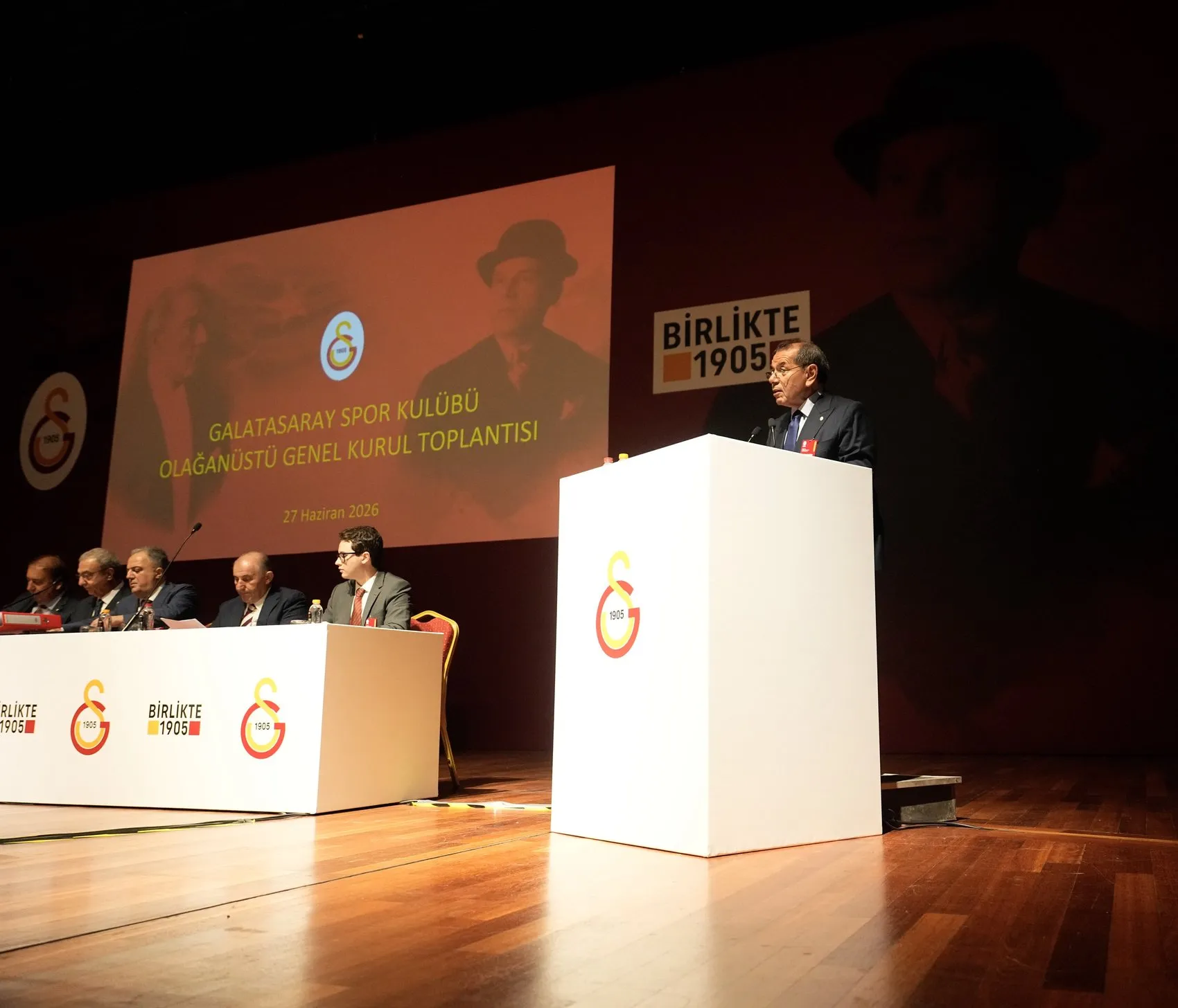 Galatasaray yönetimi dev projeler için genel kuruldan tam yetkiyi aldı
