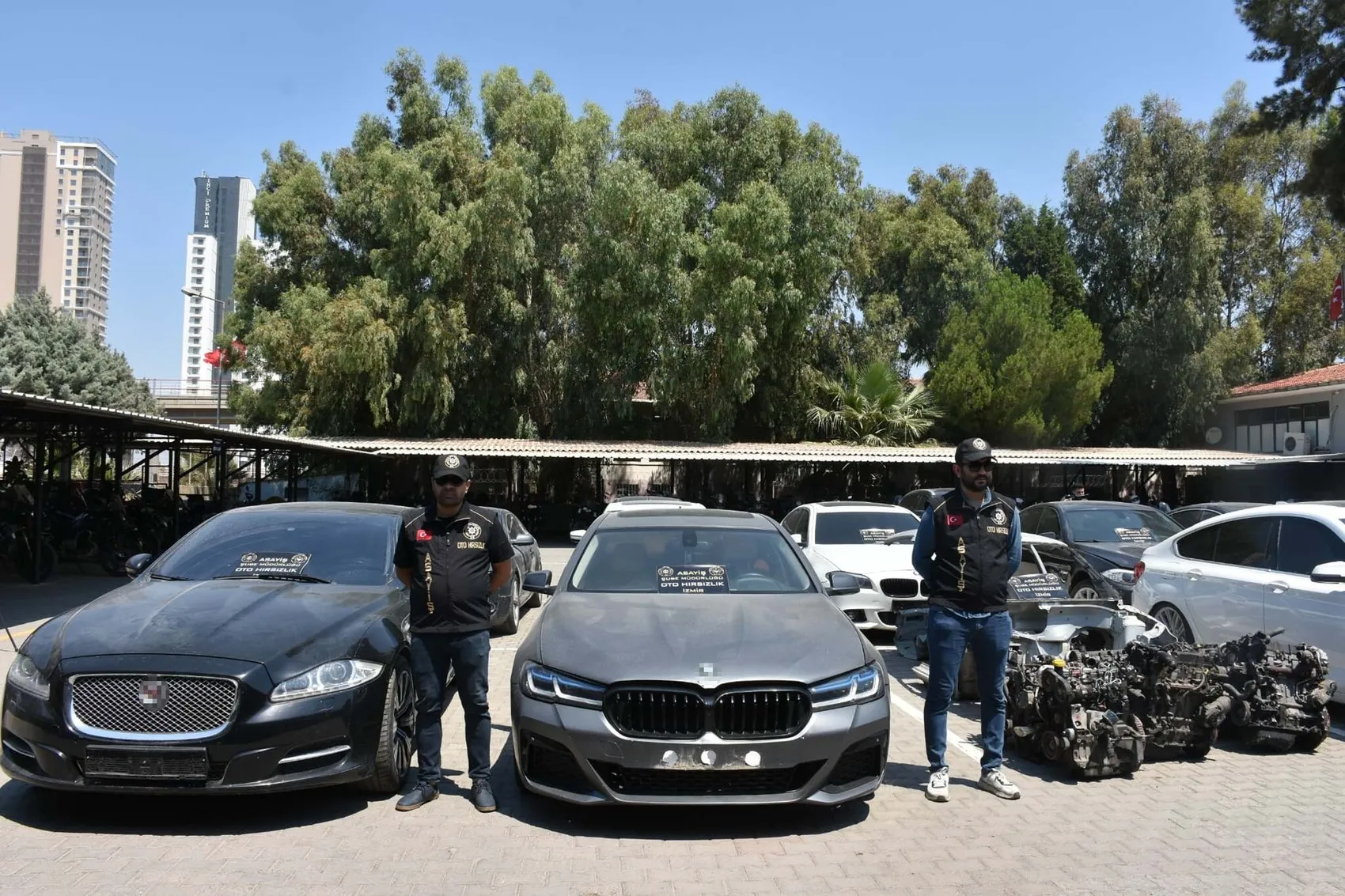 Hasarlı araçları lüks otomobillere dönüştüren şebekeye operasyon