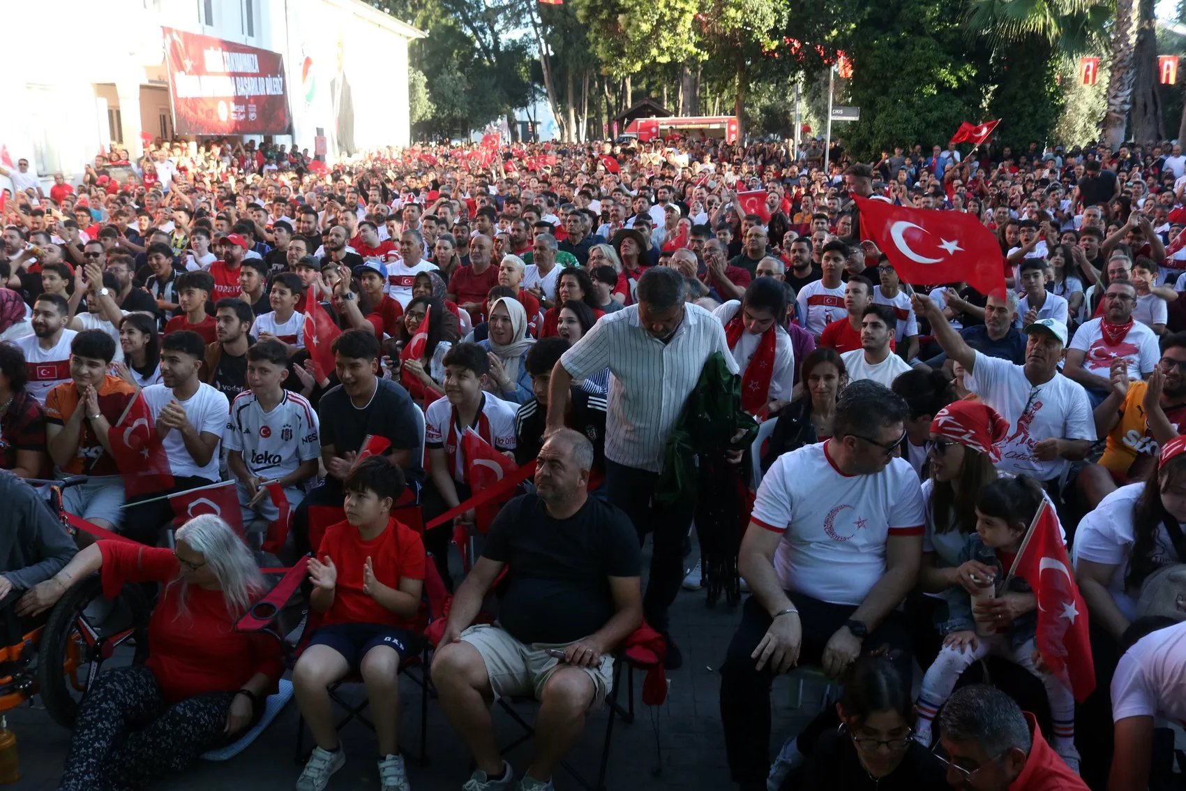 Antalya milli maç heyecanıyla doldu ama sonuç hüsran oldu