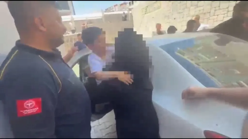 Kayıp çocuk ararken bagajdan gelen sesle şoke oldular