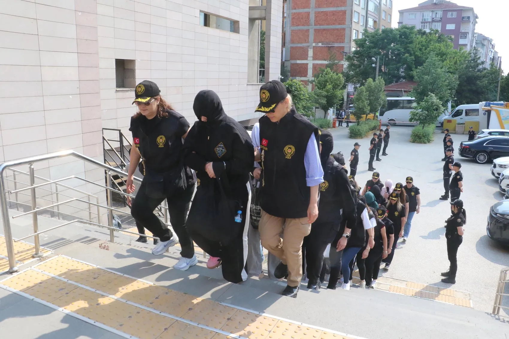 Eskişehir’de masaj salonlarına büyük operasyon