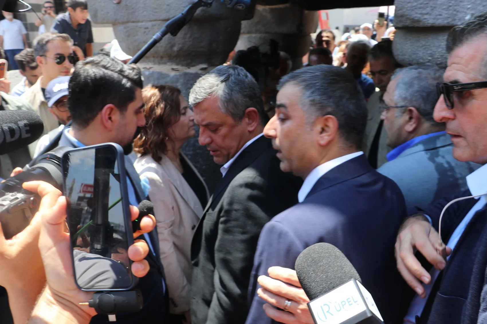 Özgür Özel Diyarbakır'da sokak siyasetini işaret etti