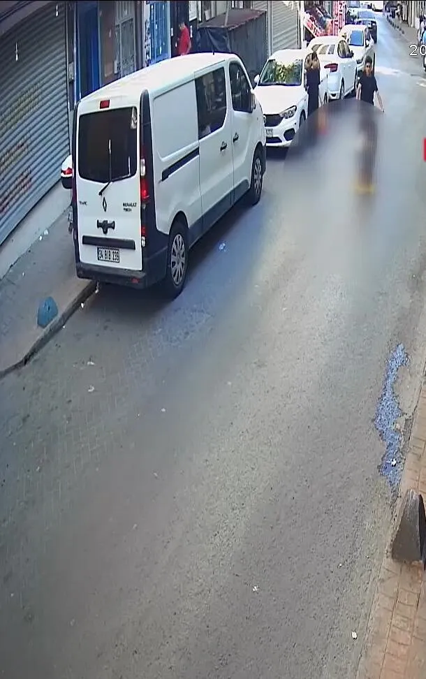 Beyoğlu’nda skuterli çocuğa motosiklet çarptı