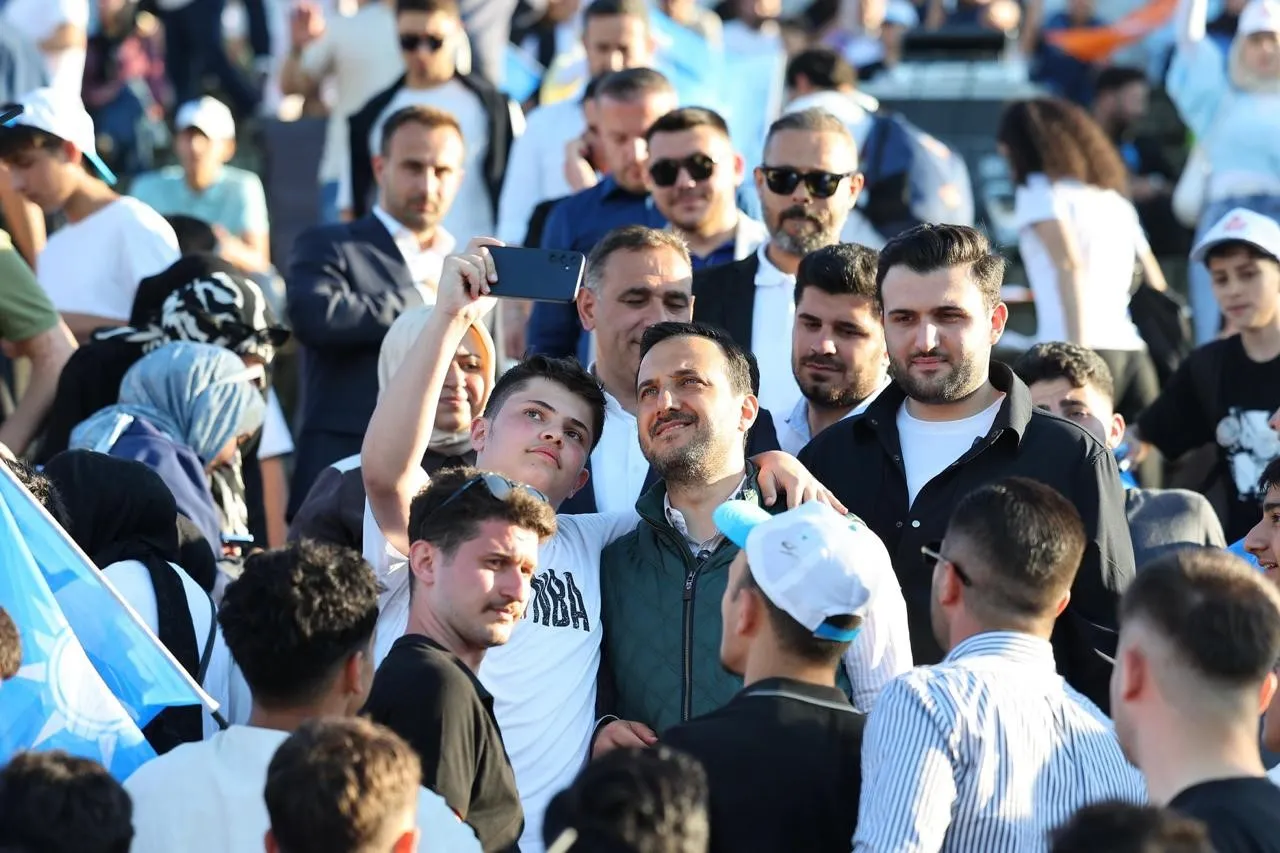 AK Parti gençleri Sultangazi'de düzenlenen yaz şöleninde bir araya geldi