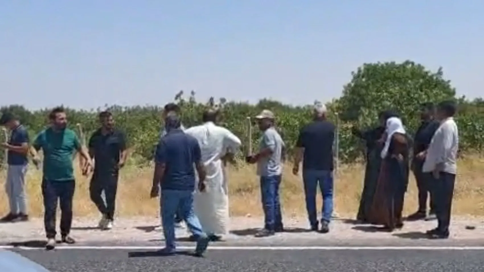 Yanan otomobildeki paraları kurtarma yarışı