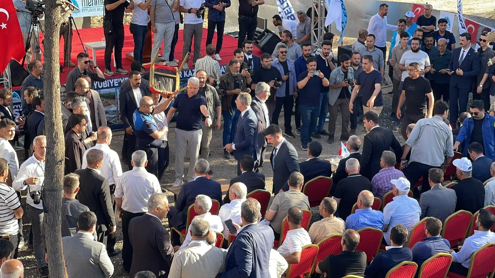 Şanlıurfa'da eski cezaevi alanı yeni belediye binası oluyor
