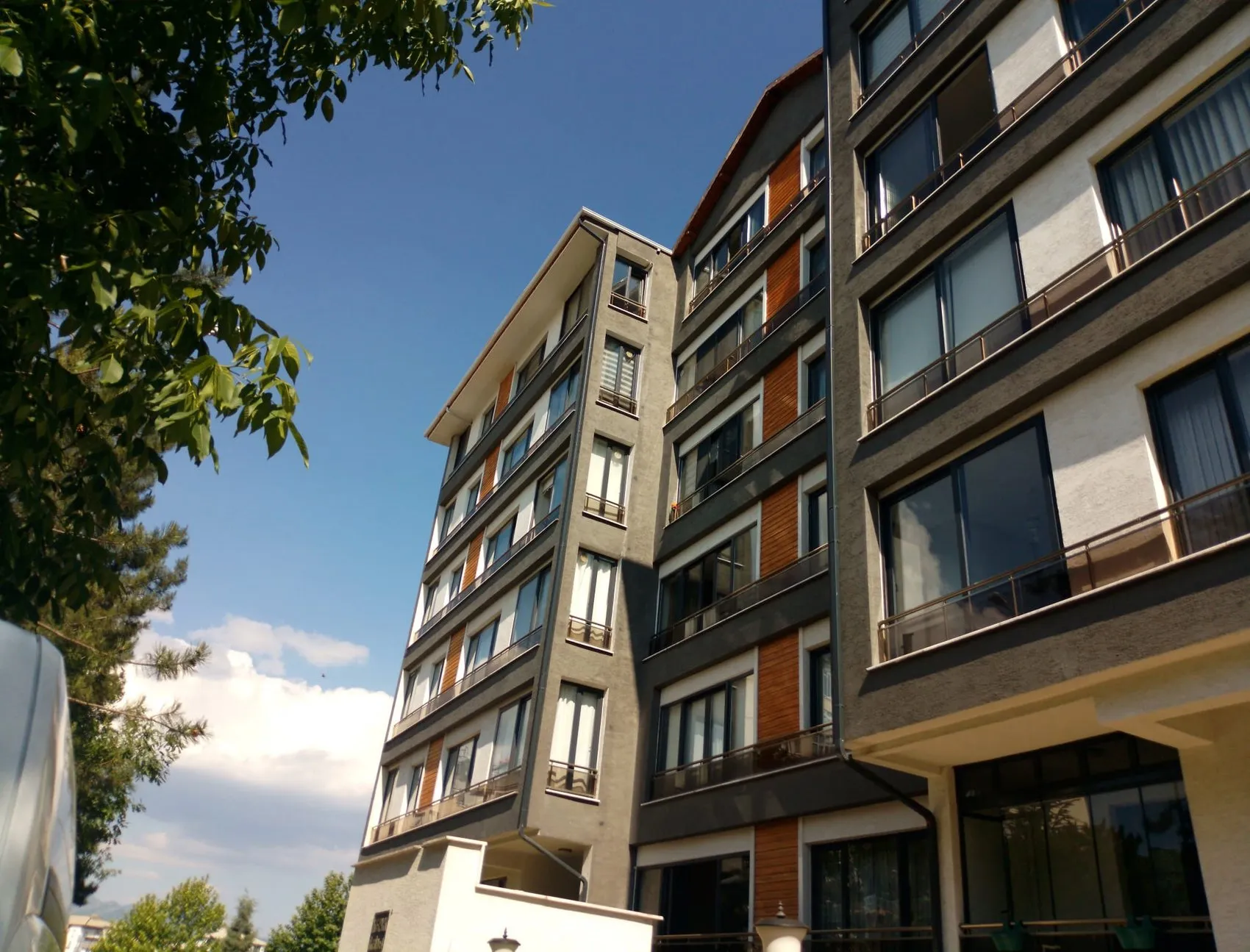 Seydişehir’de 11 yaşındaki çocuk altıncı kattan düştü