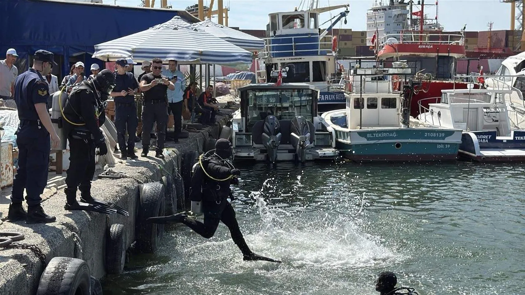 Tekirdağ denizinde temizlik operasyonu Çöpler sergilenince gerçek ortaya çıktı