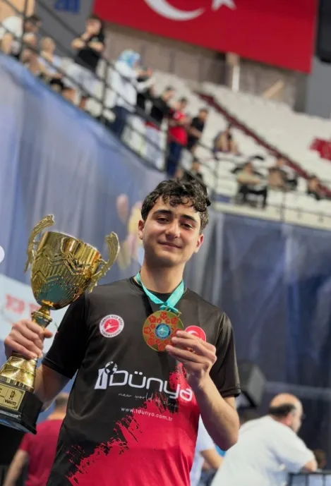Kayserili genç sporcu dünya kupasında altın madalyayı kaptı