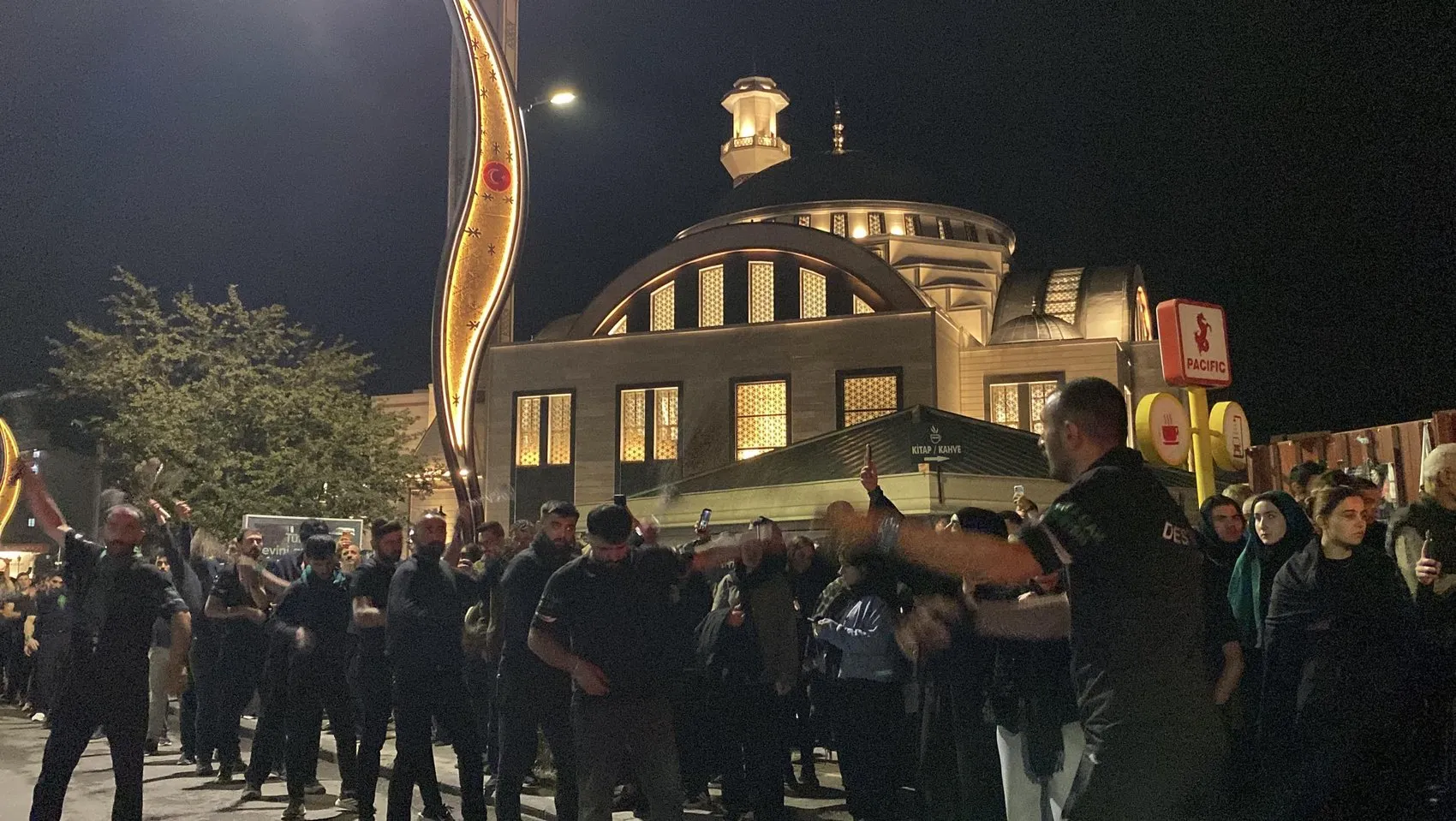 Karslılar Kerbela şehitlerini gözyaşlarıyla andı