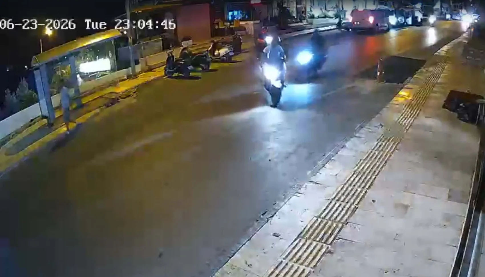 Bodrum trafiğinde motosiklet kazası kameraya yansıdı