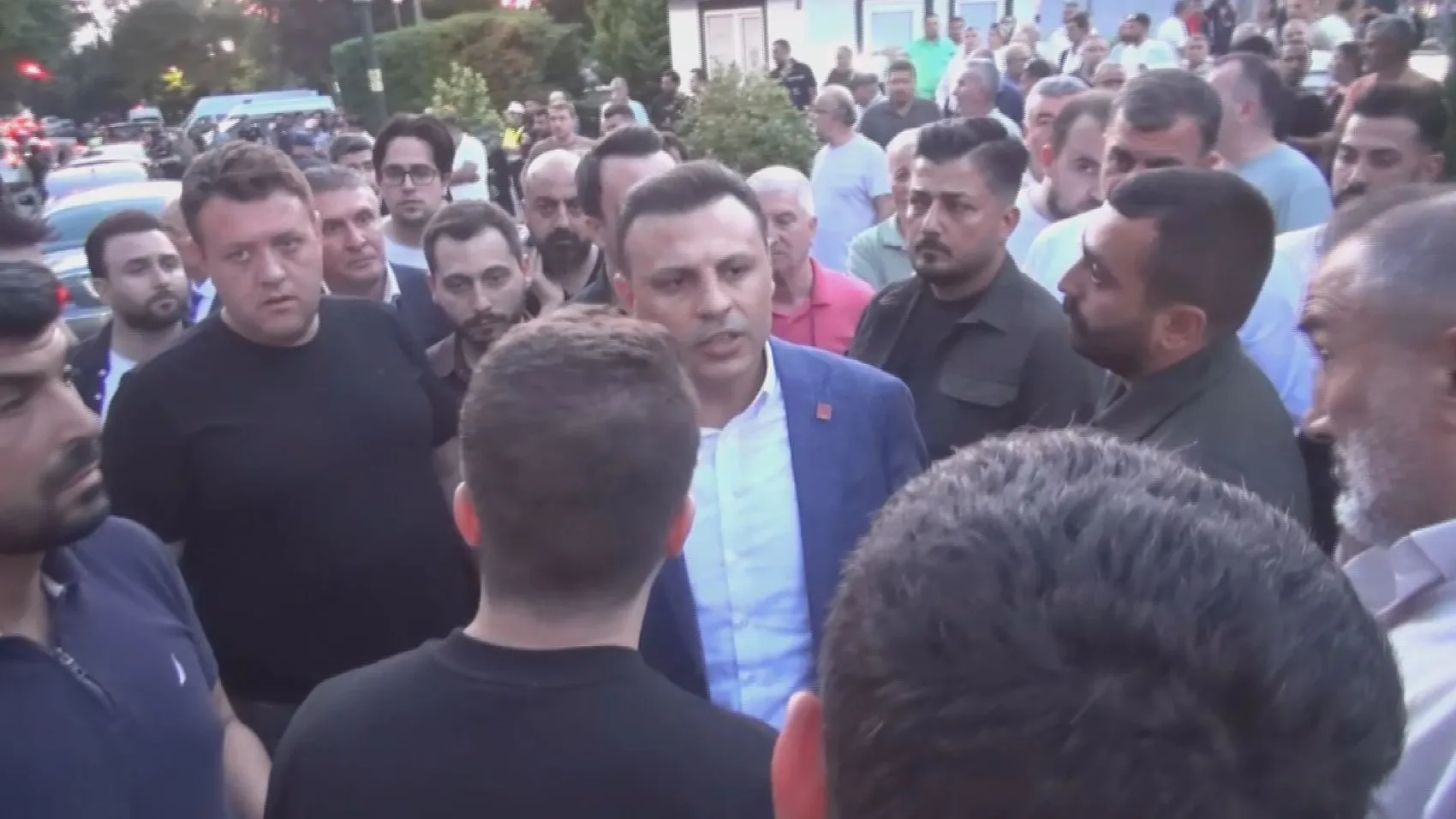 Silivri Belediyesi yolsuzluk soruşturmasında adliye önü karıştı