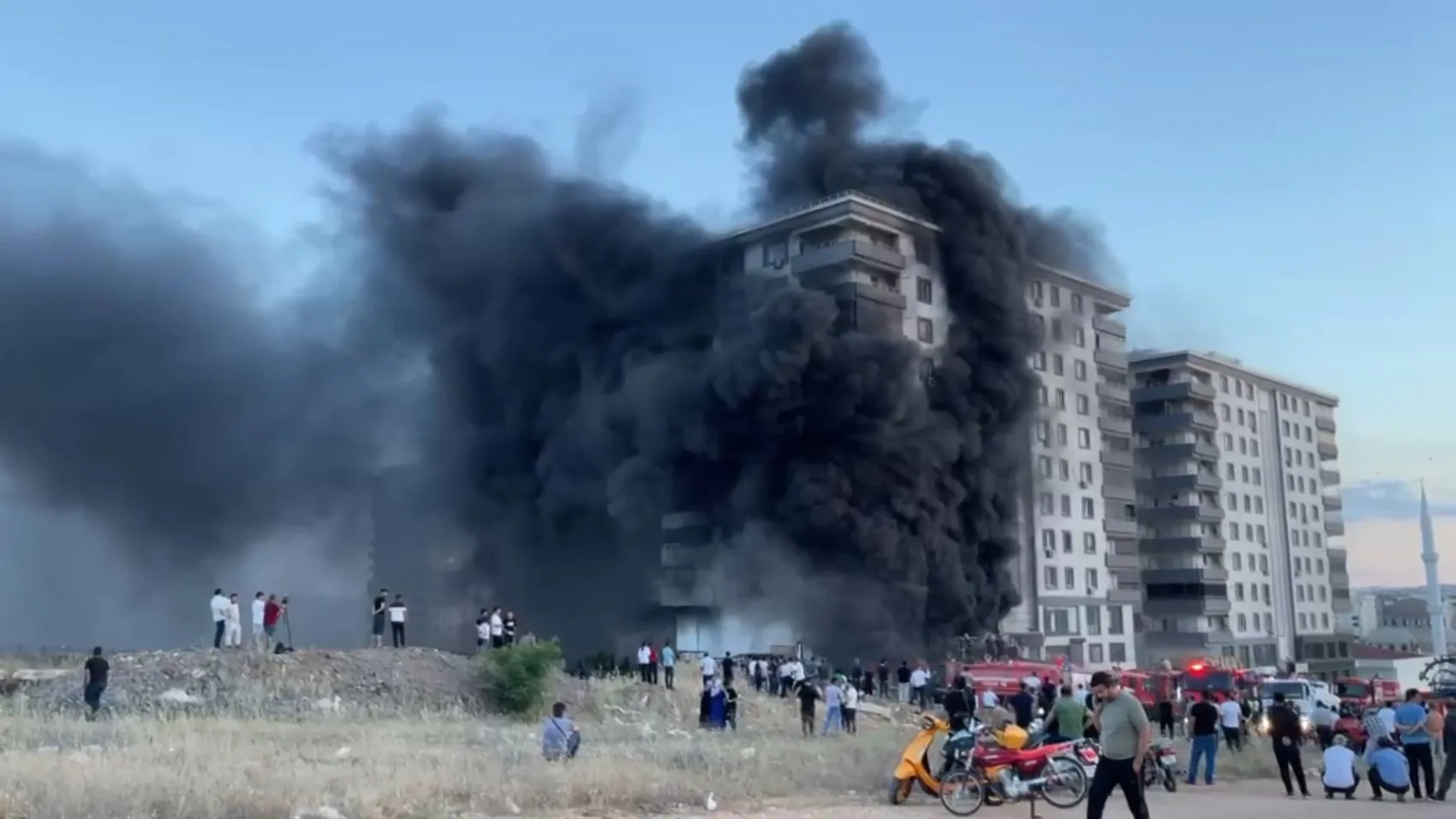 Şanlıurfa’daki milyonluk yangının başlangıç anı kameralara yansıdı