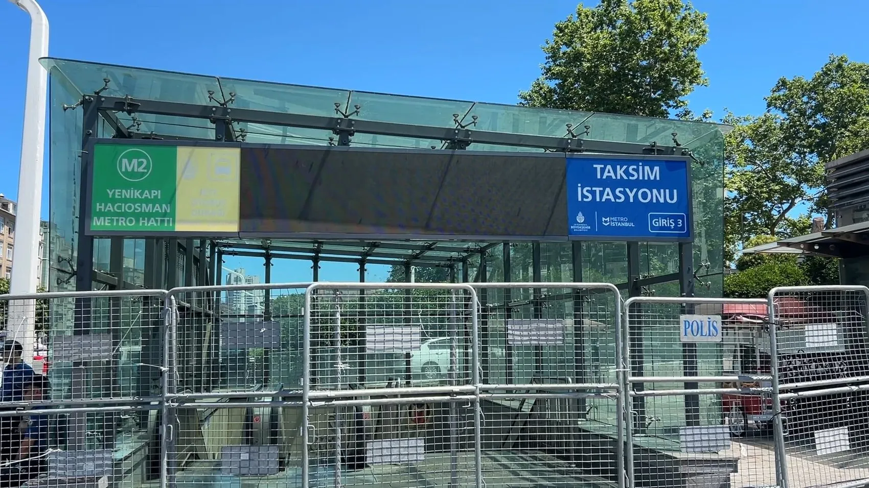 Taksim metrosunda ulaşım durduruldu