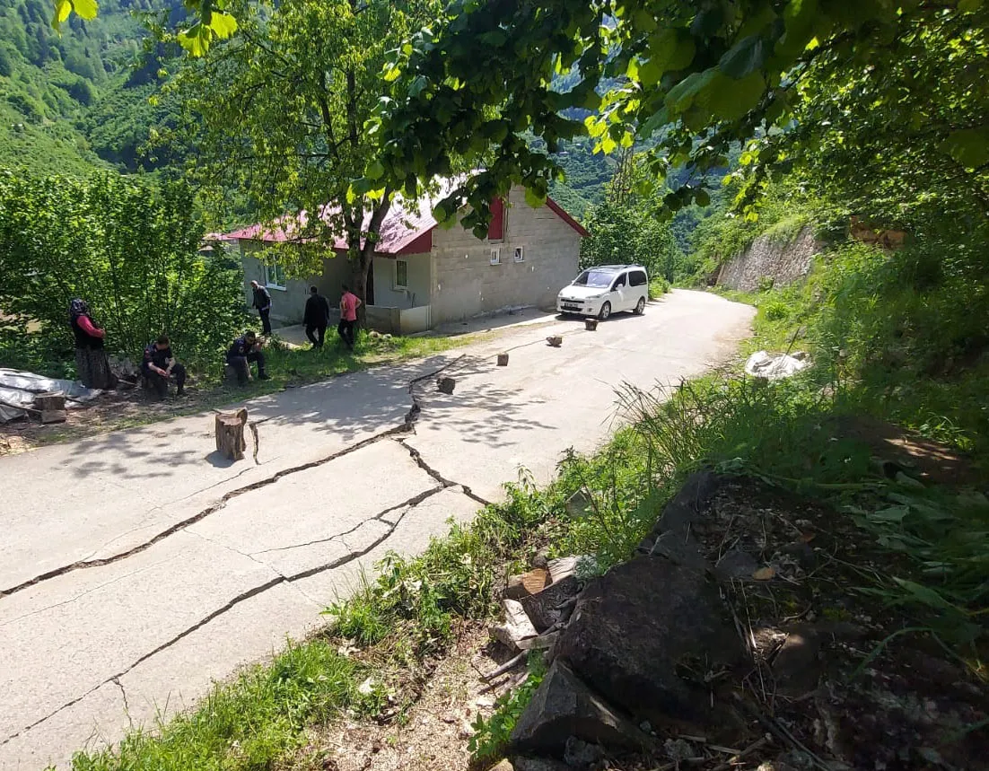 Giresun’da toprak kayması korkusu 33 haneyi yerinden etti