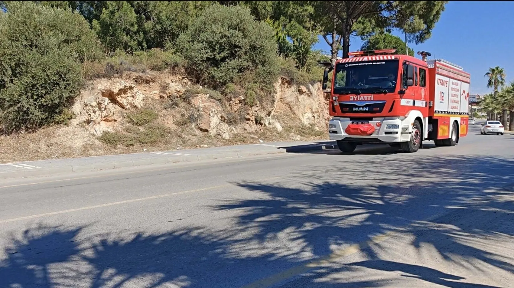 Cunda Adası’nda yangın paniği kısa sürede kontrol altına alındı