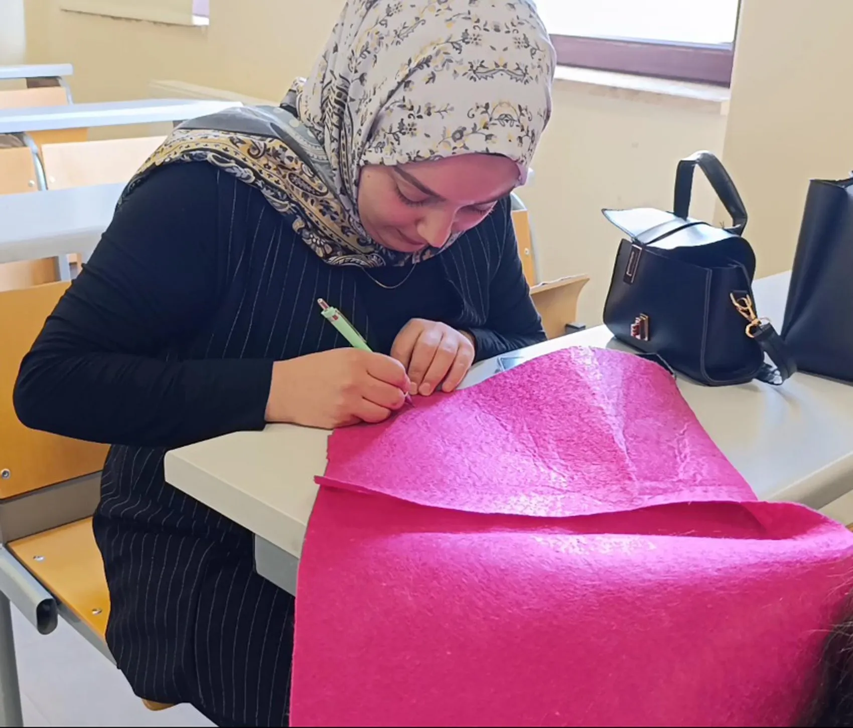 Miniklerin kağıda döktüğü hayaller üniversiteli abla ve abileriyle canlandı