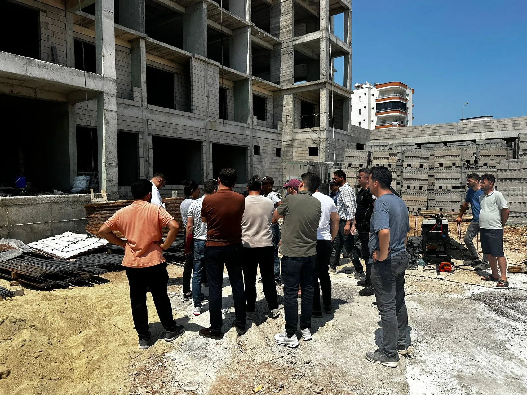 Mersin'de inşaatta çalışan işçi 10'uncu kattan düşerek hayatını kaybetti