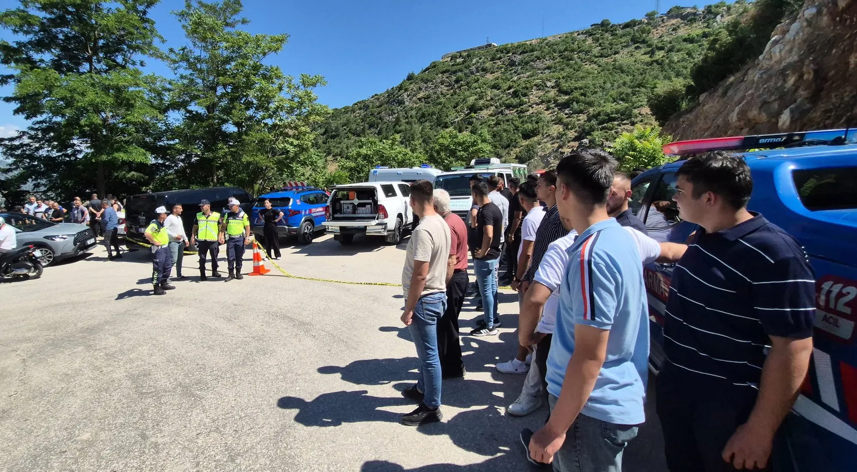Isparta Eğirdir'de park halindeki araçta iki cansız beden bulundu