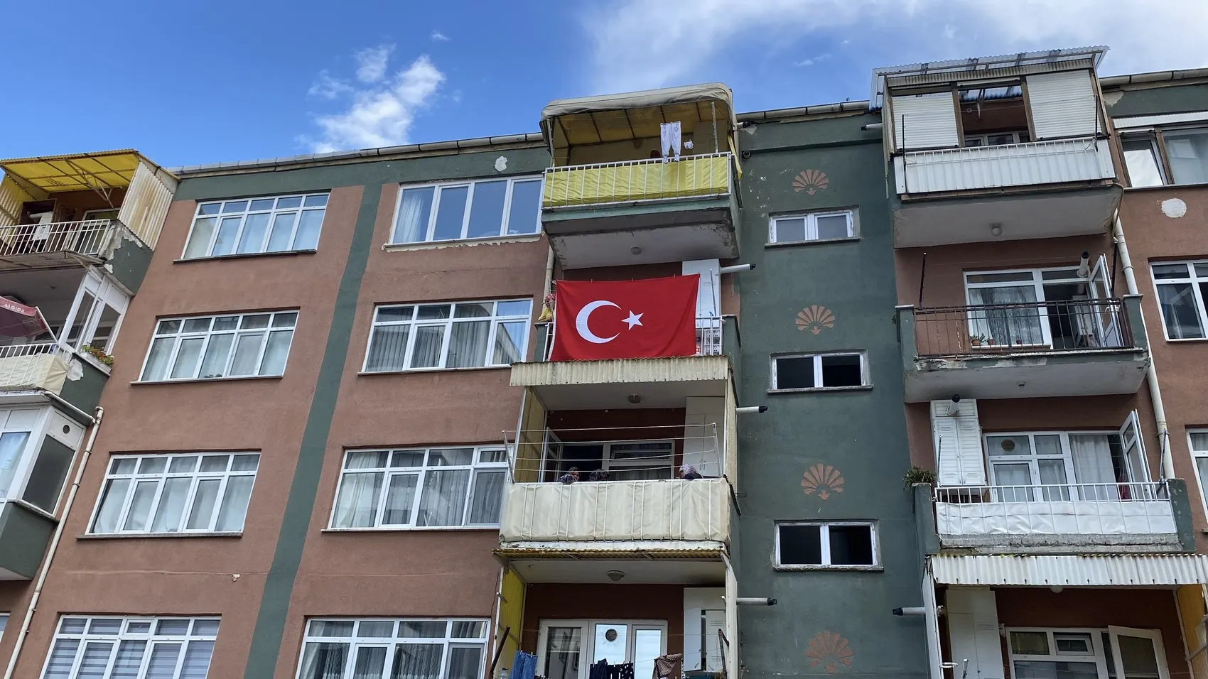 Samsun'da beşinci kattan düşen 1,5 yaşındaki Ebrar bebek hayatını kaybetti