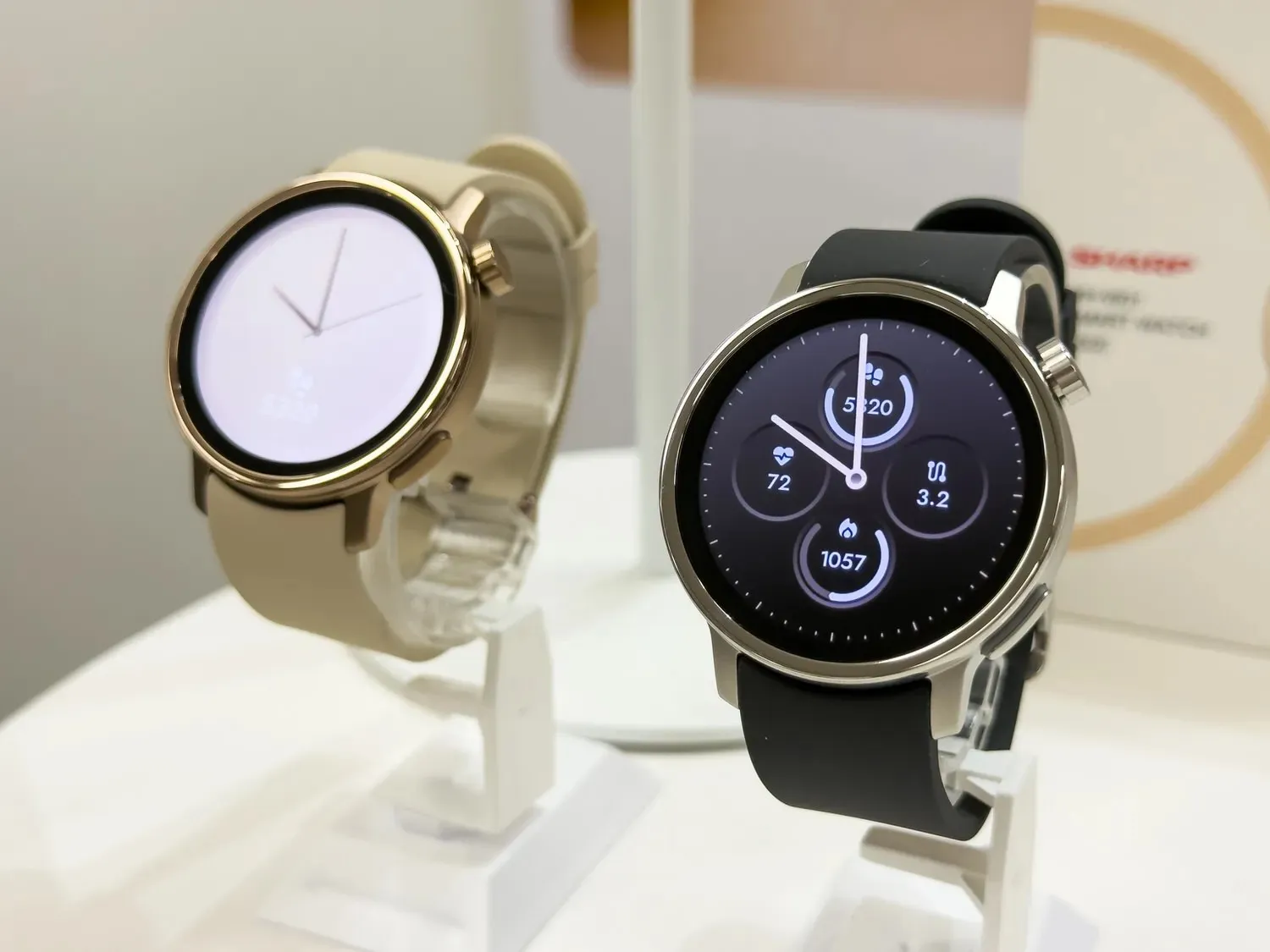 Sharp akıllı saat Karada Mate Watch