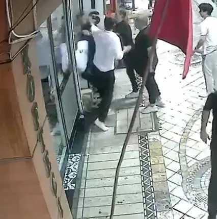 İzmit'te gece yürüyüşüne çıkan mühendise sokak ortasında vahşi saldırı
