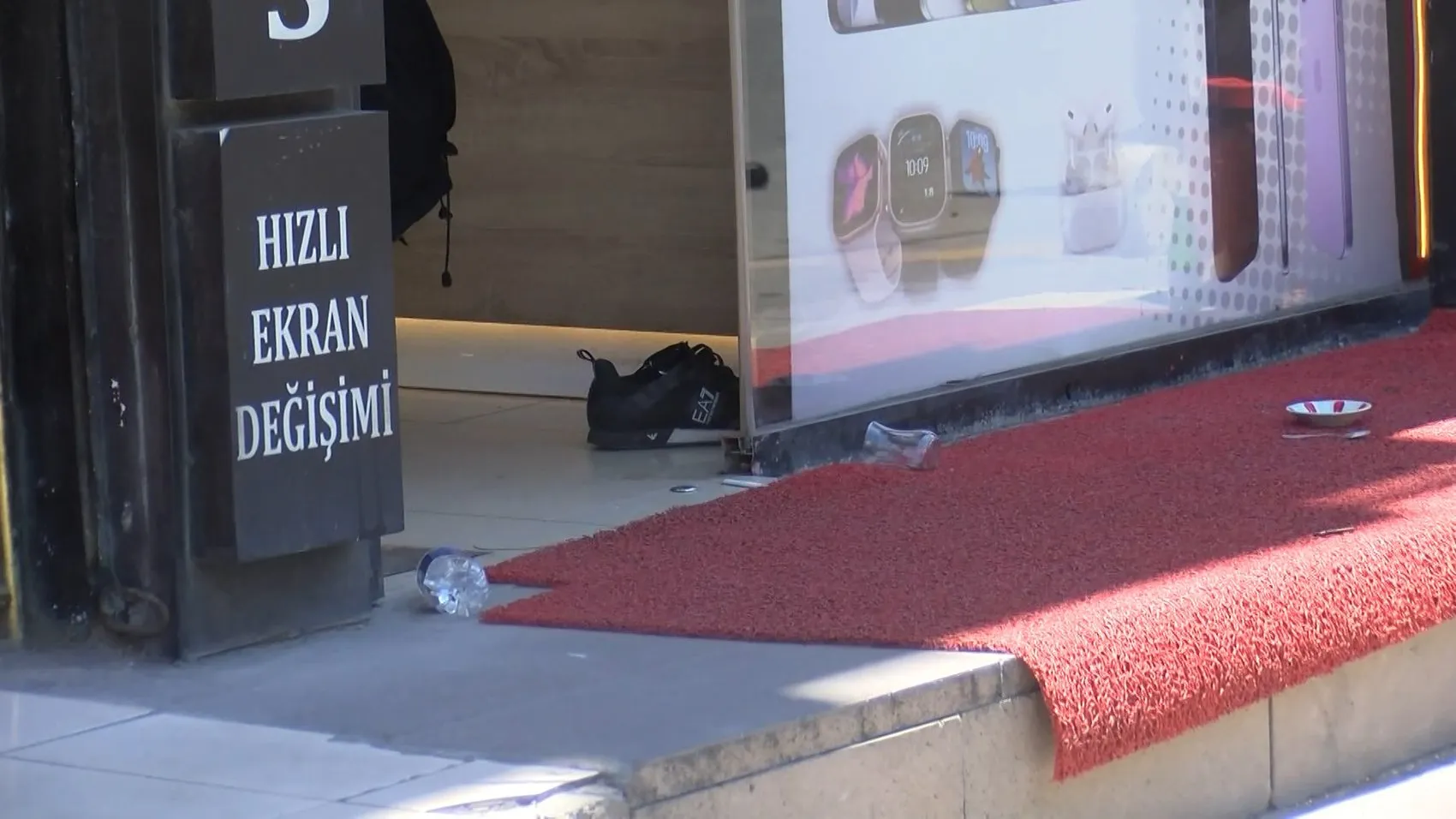 Kurye kılığındaki saldırgan iş yeri sahibini öldürdü