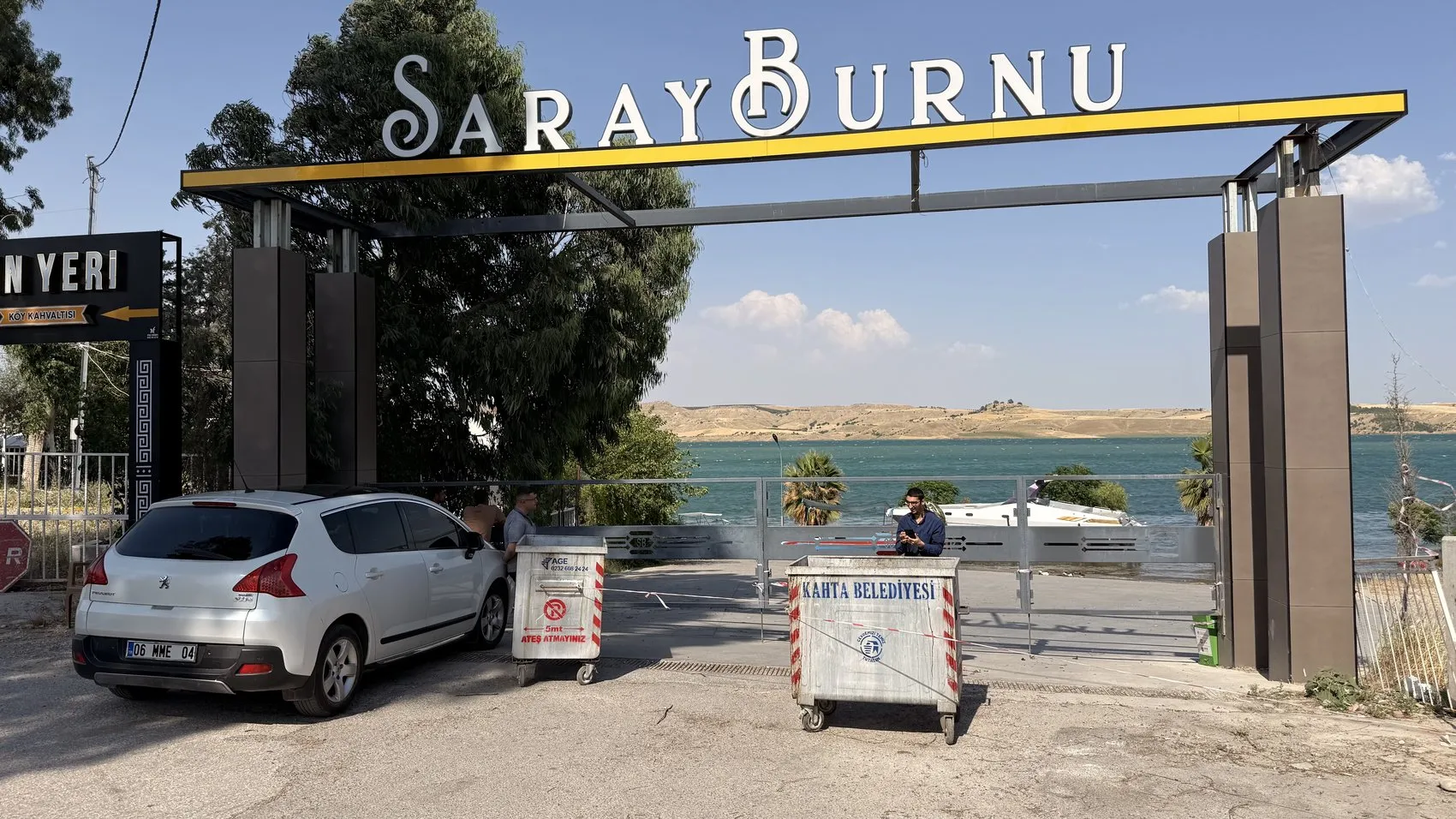 Atatürk Barajı taştı Kahta'da yürüyüş yolları ve restoranlar sular altında