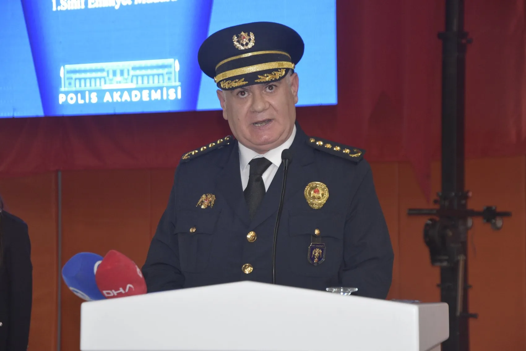 Bitlis'te 407 yeni polis adayı görevine yeminle başladı