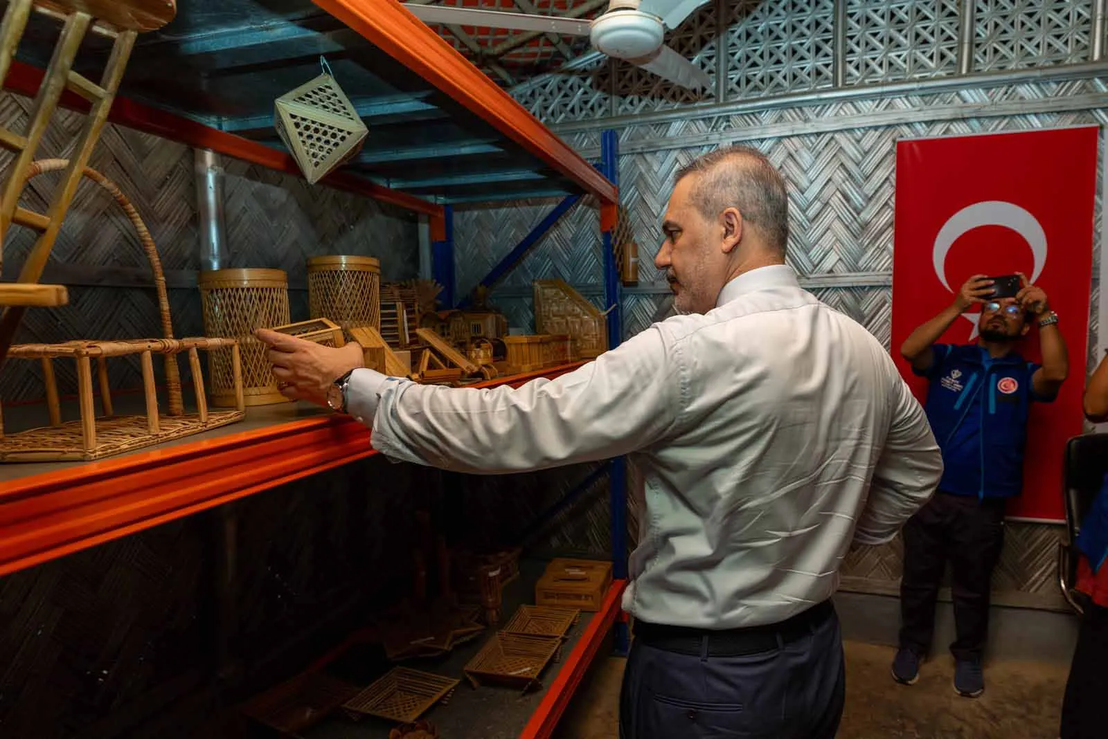 Bakan Fidan Arakanlı mültecilerin yaşadığı kampları yerinde inceledi