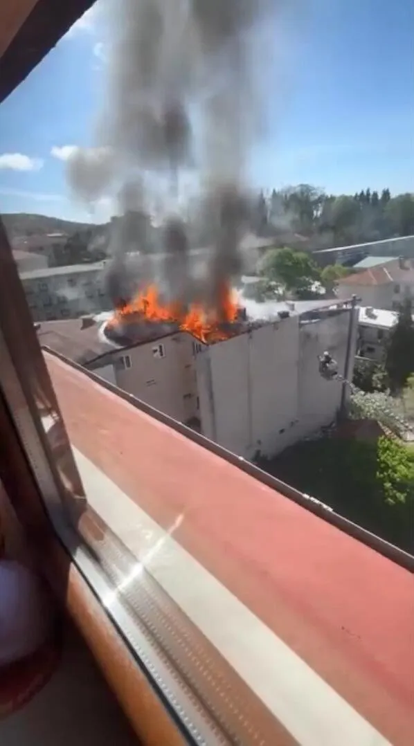 Sarıyer’de yangın mağduru apartman sakinleri iki aydır çatısız yaşıyor