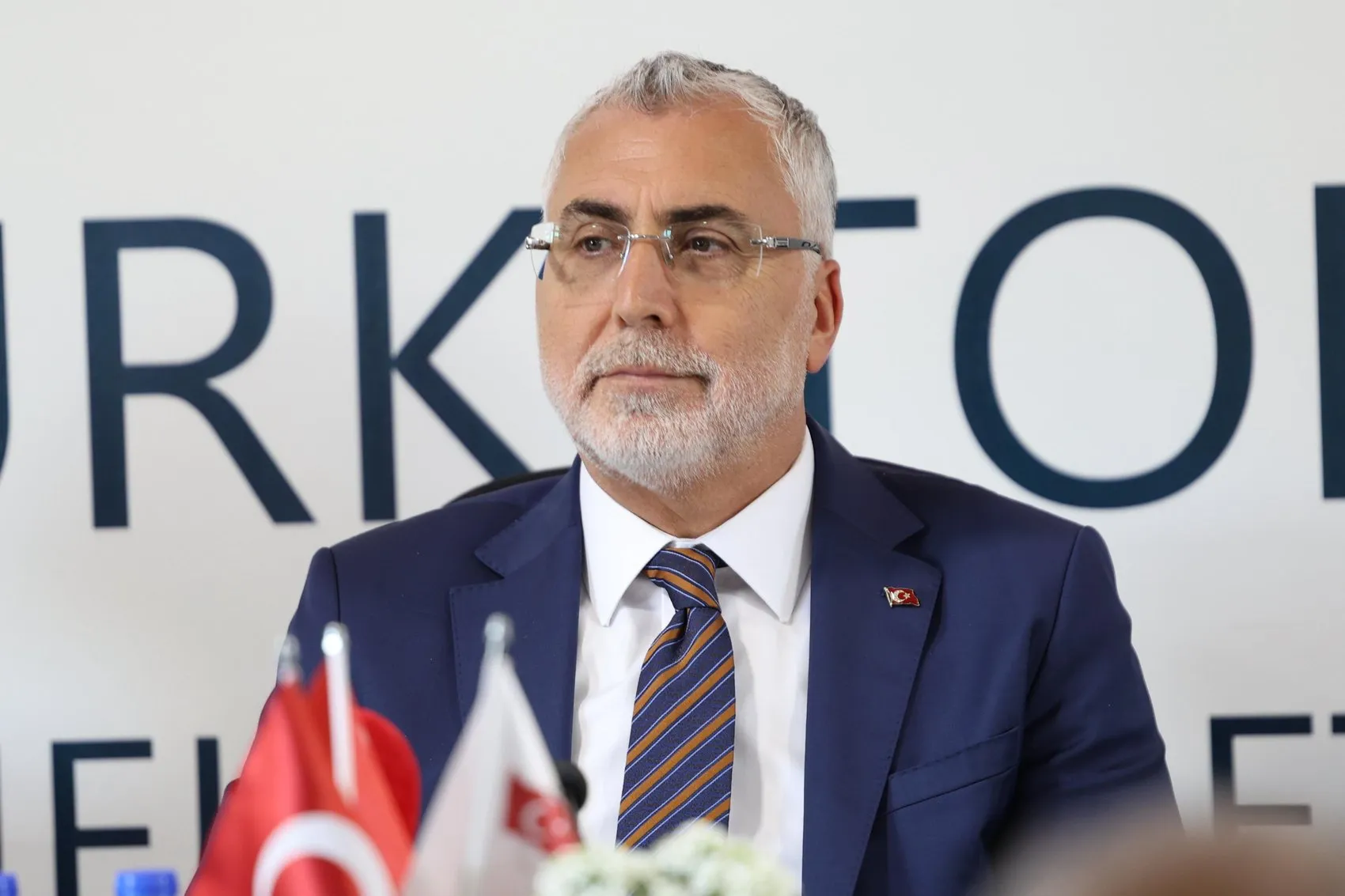 Bakan Işıkhan gurbetçilerin İsviçre'deki sorunlarını dinledi