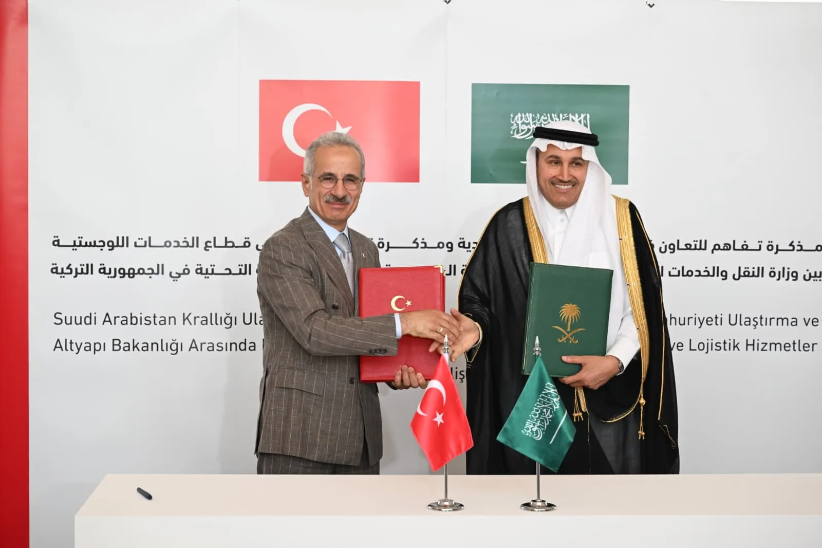 Türkiye ve Suudi Arabistan lojistik ve demir yolu için birleşiyor