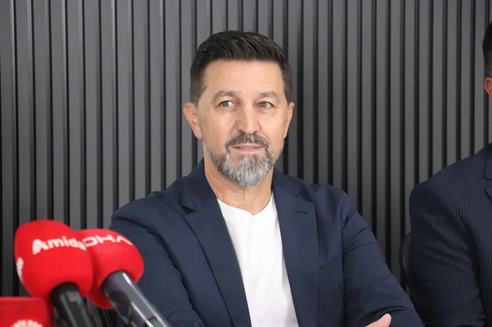 Amedspor rotayı Besnik Hasi’ye kırdı