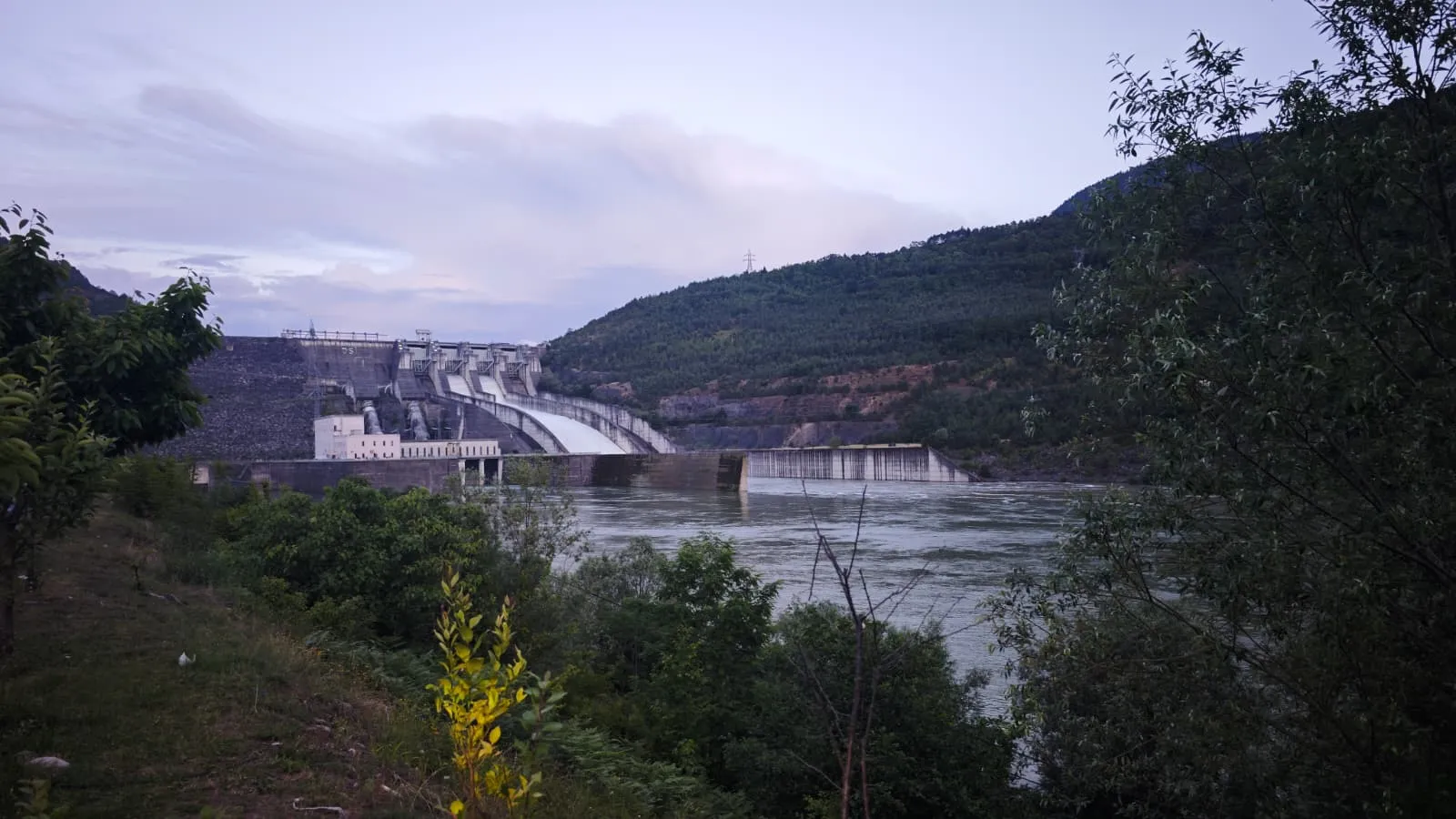 Artvin’de barajlar doldu taştı Su tahliyesi başladı