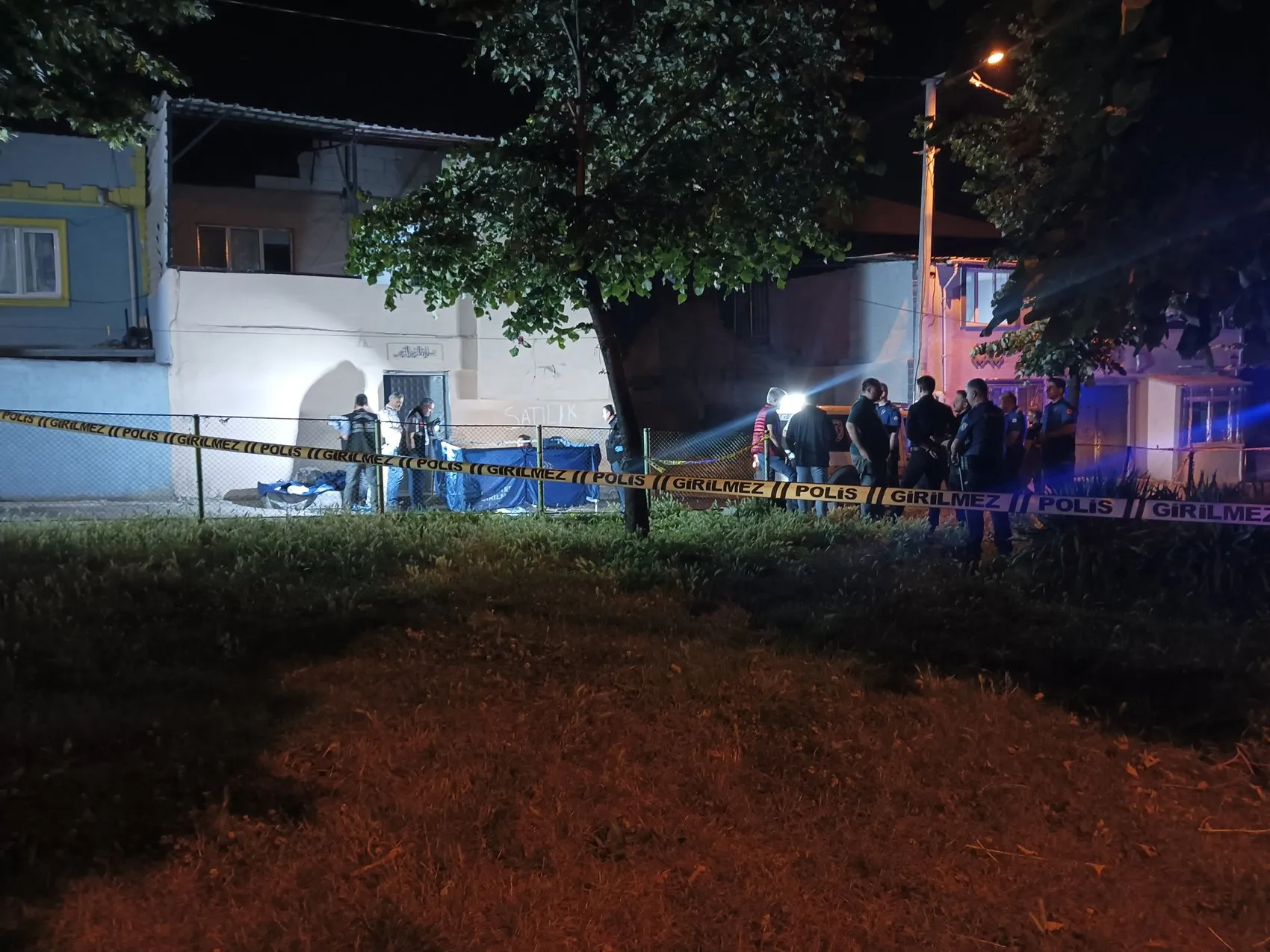 Bursa'da ev basan saldırgan karı kocayı kurşun yağmuruna tuttu