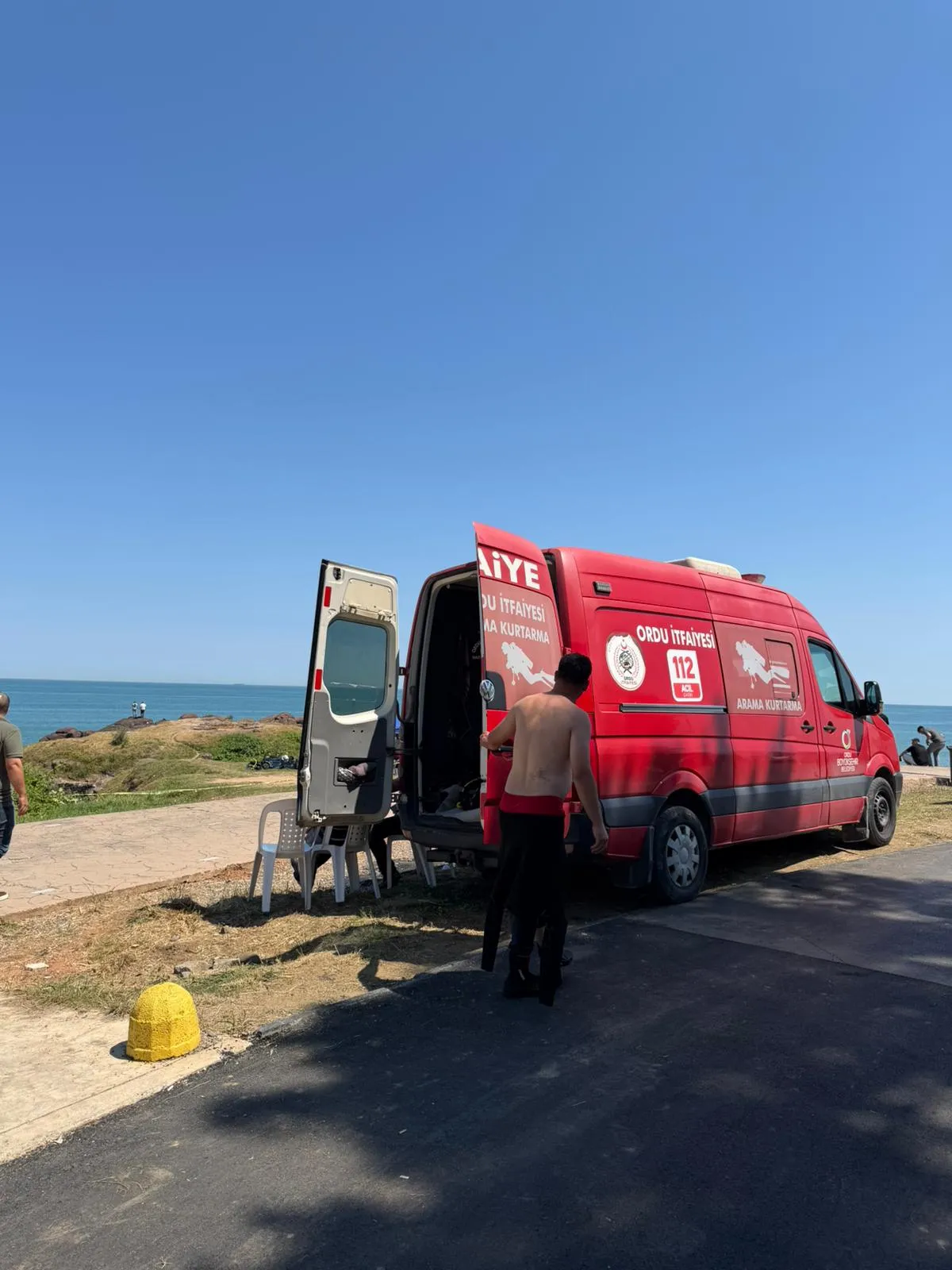 Ordu'da denize giren aileyi Alman turist kurtardı