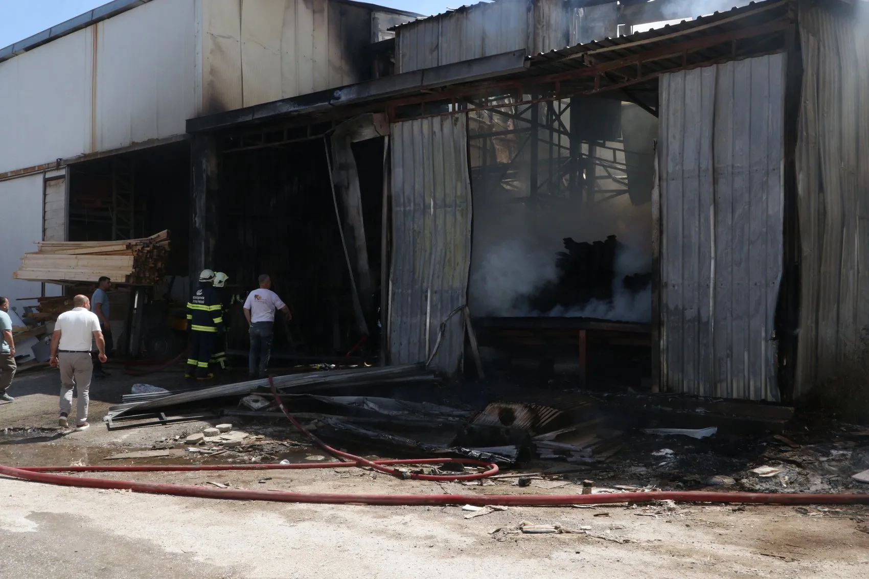 Eskişehir EMKO Sanayi Sitesi'nde mobilya atölyesi alevlere teslim oldu