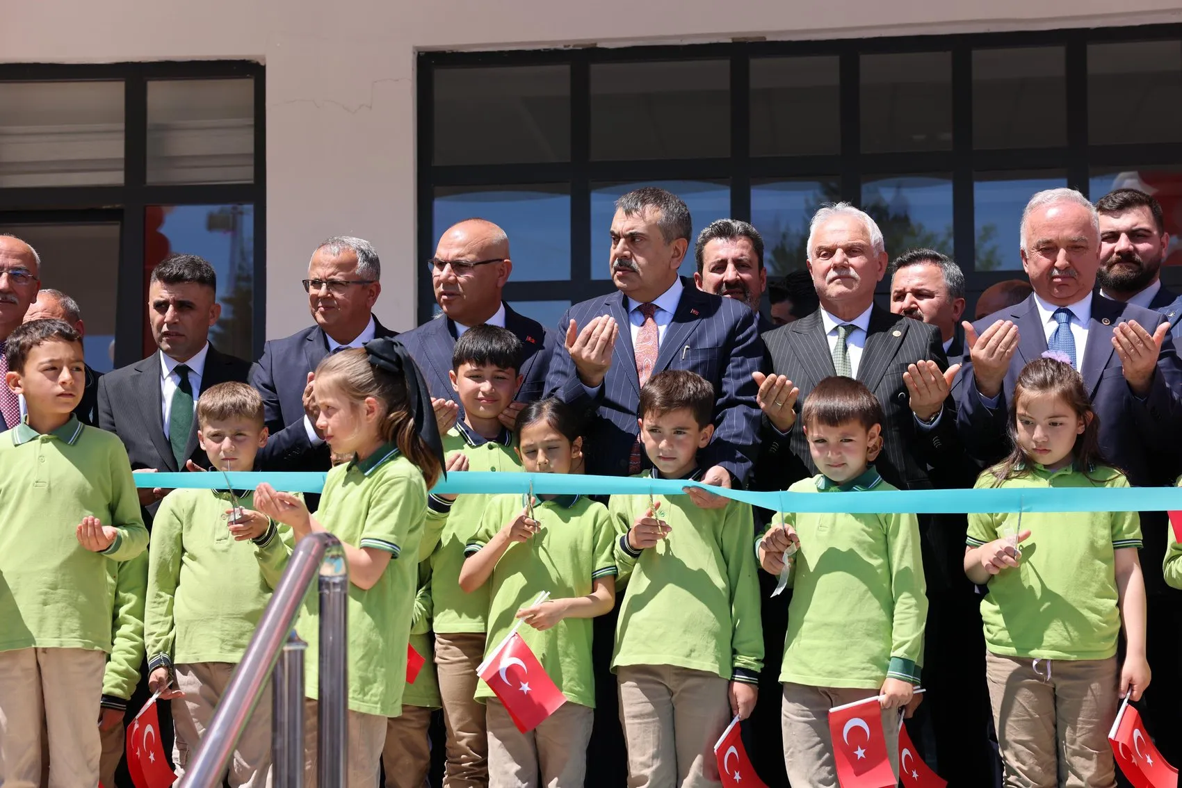 Bakan Tekin eğitim yatırımlarını devrim olarak nitelendirdi