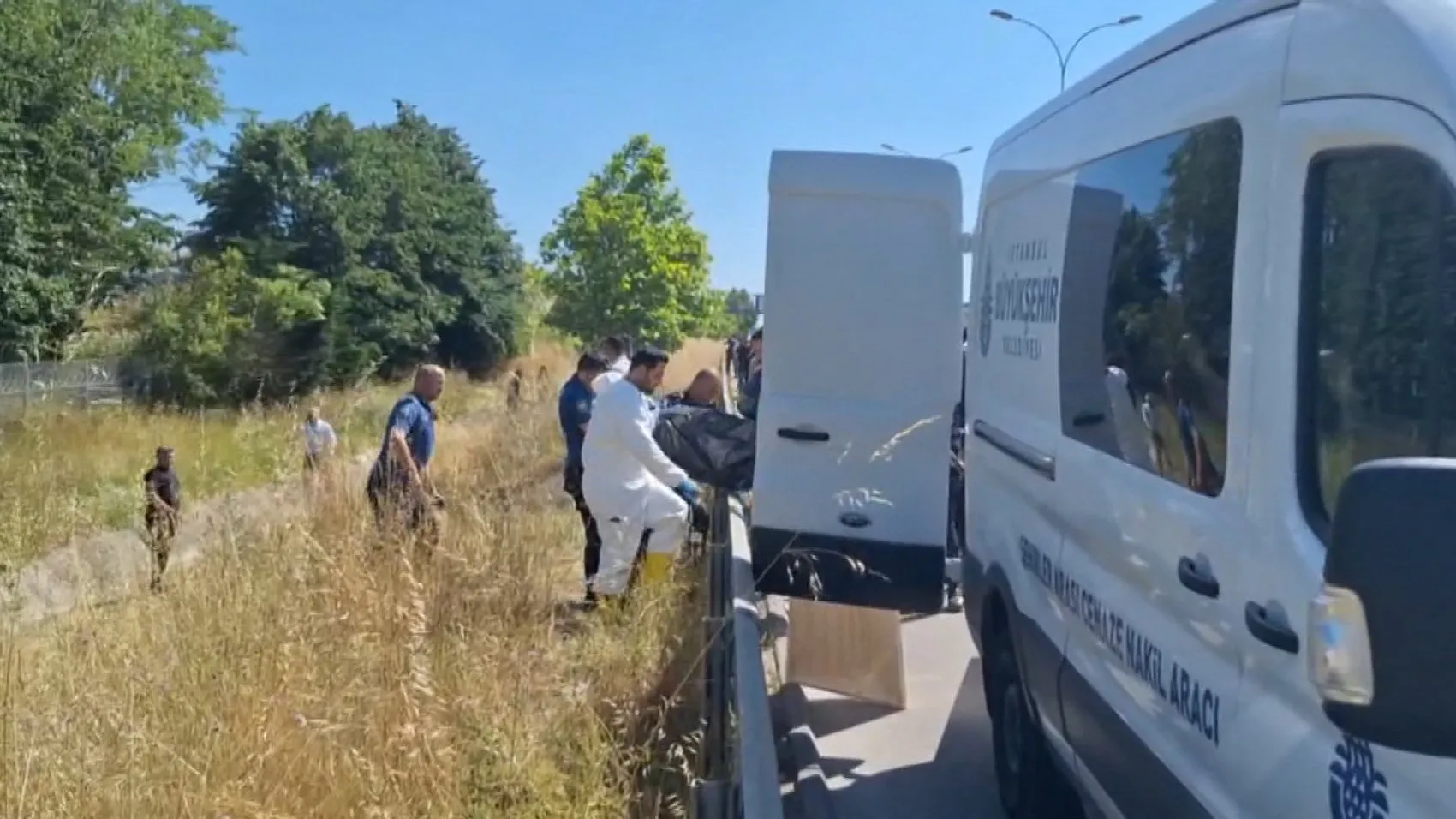Pendik’te yol kenarındaki su kanalında cansız bir beden bulundu