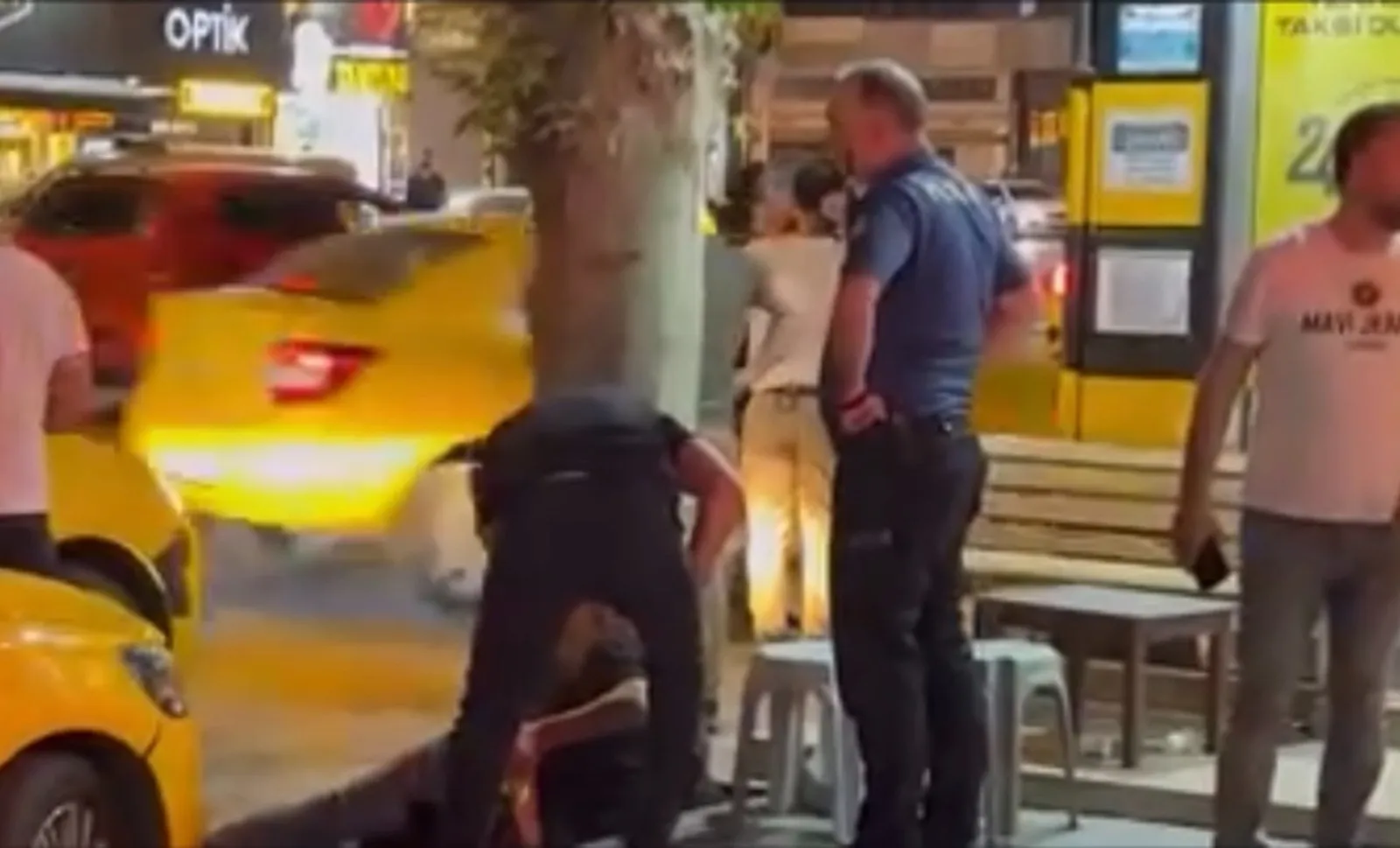 Sakarya’da gece yarısı taksi durağında silahlı saldırı